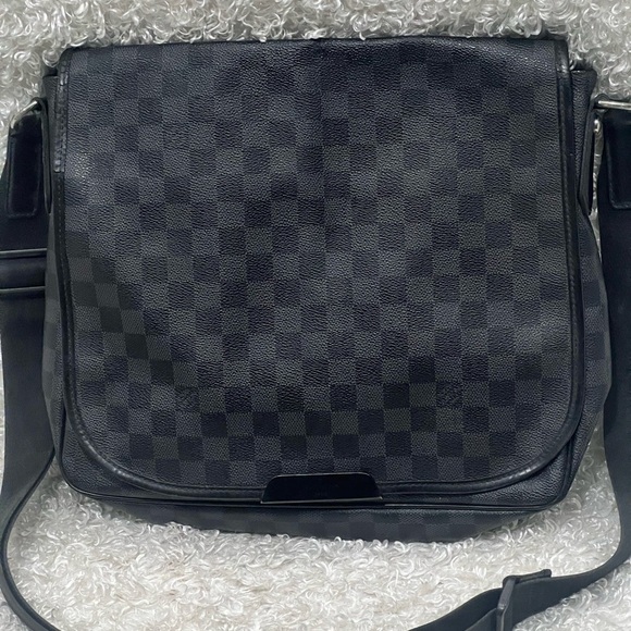 Louis Vuitton Damier Graphite Daniel GM - Picture 1 of 14